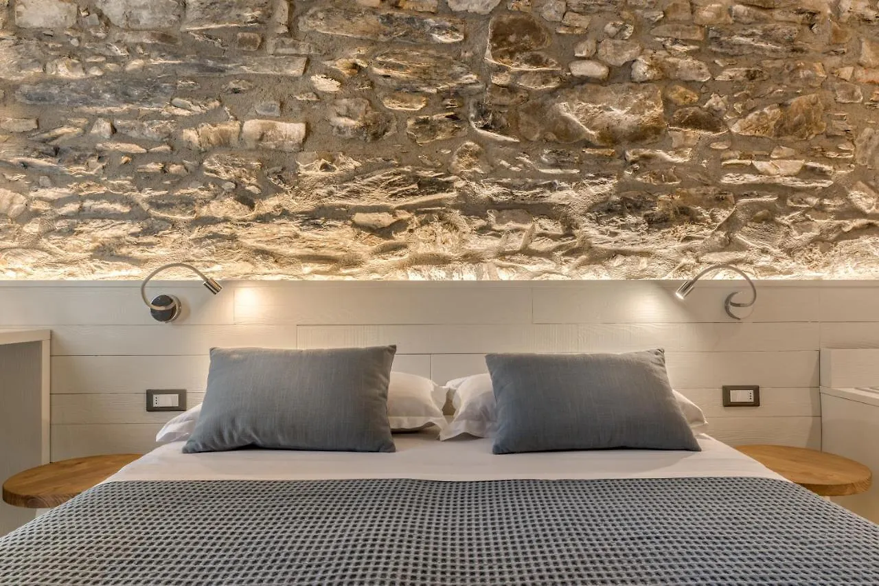 Amanarola Hotel